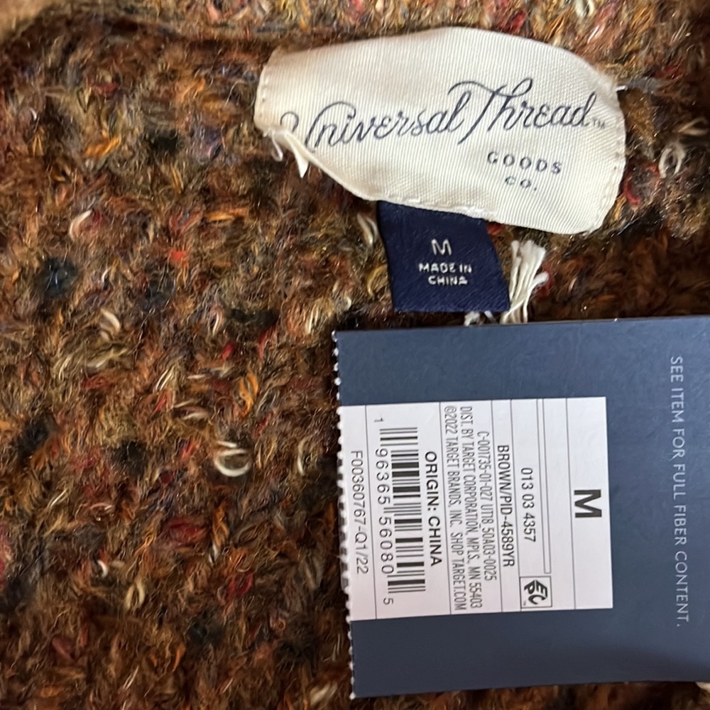 Universal thread pull over sweater - Picture 3 of 4